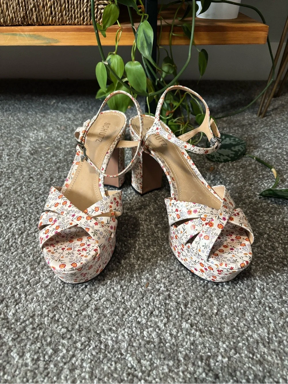 SCHUTZ Keefa Platform Sandal in Floral | Size 9 - Picture 3 of 7